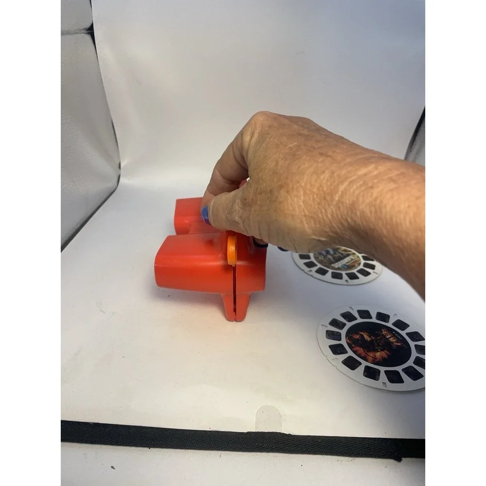Vintage View Master 3D Viewer With 2 Reels ;imax And Discovery Animal